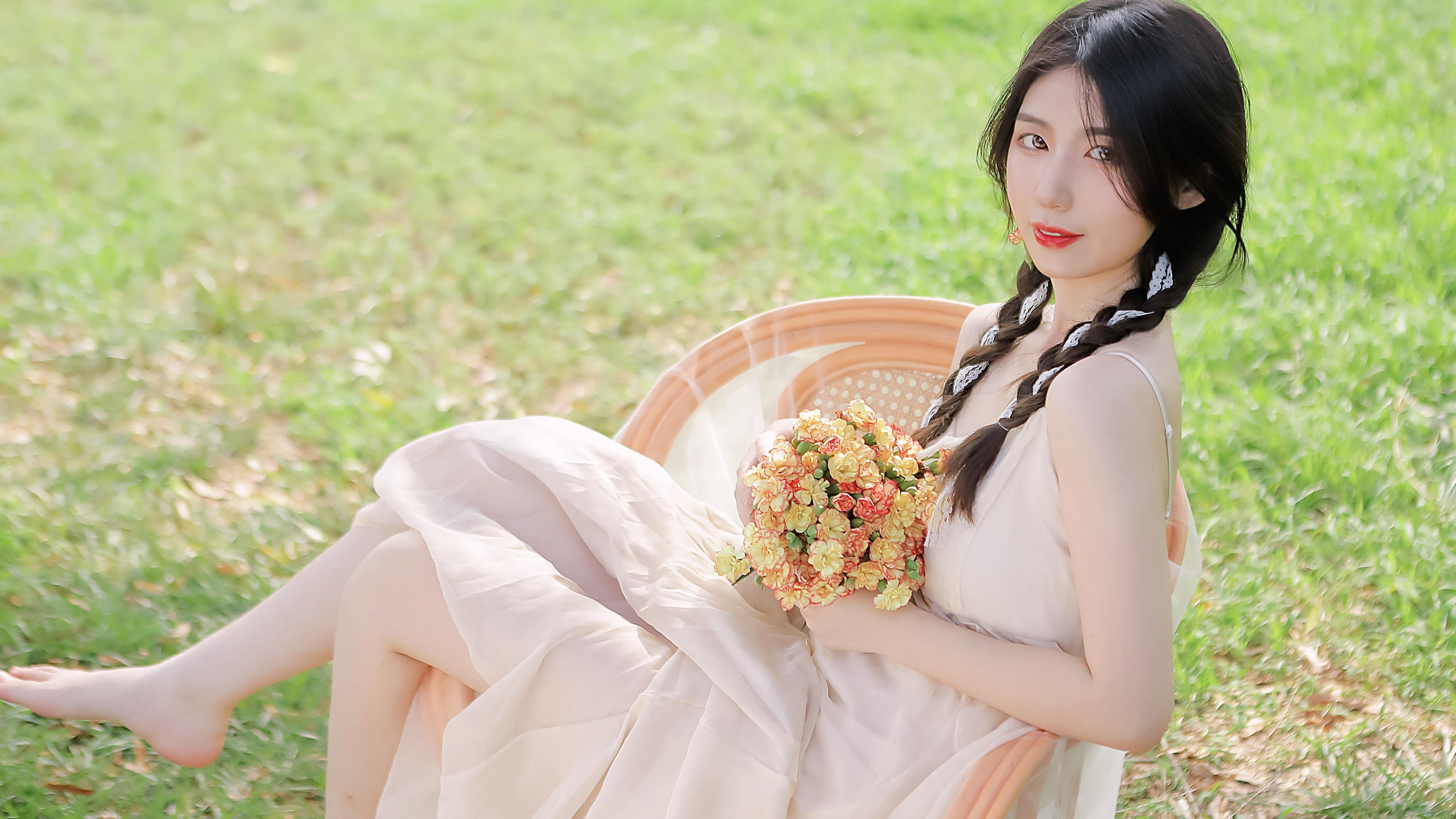 重庆高温天气持续 大熊猫等动物享夏日“清凉套餐”